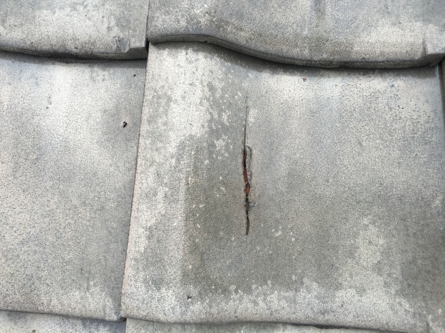 劣化した瓦屋根