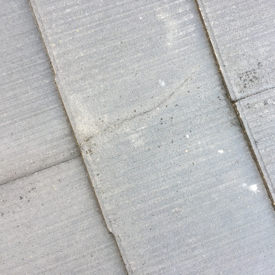 スレート屋根の割れ