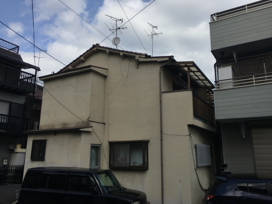 現場全貌2階建て長屋瓦屋根