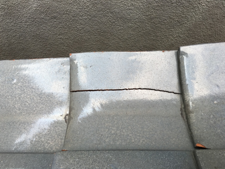 劣化した瓦屋根