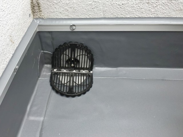 防水工事後のベランダ(排水口まわり)