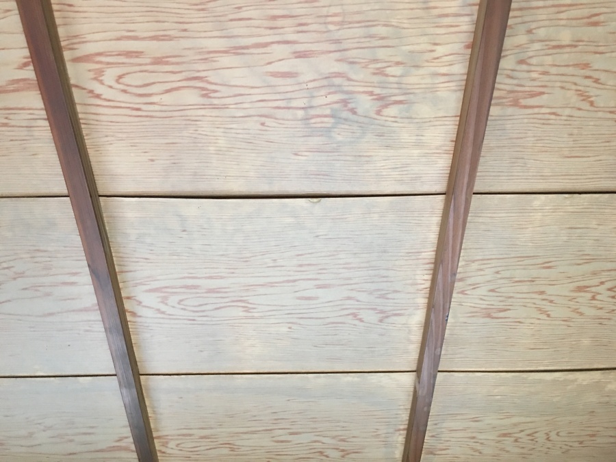 天井雨漏りの雨水