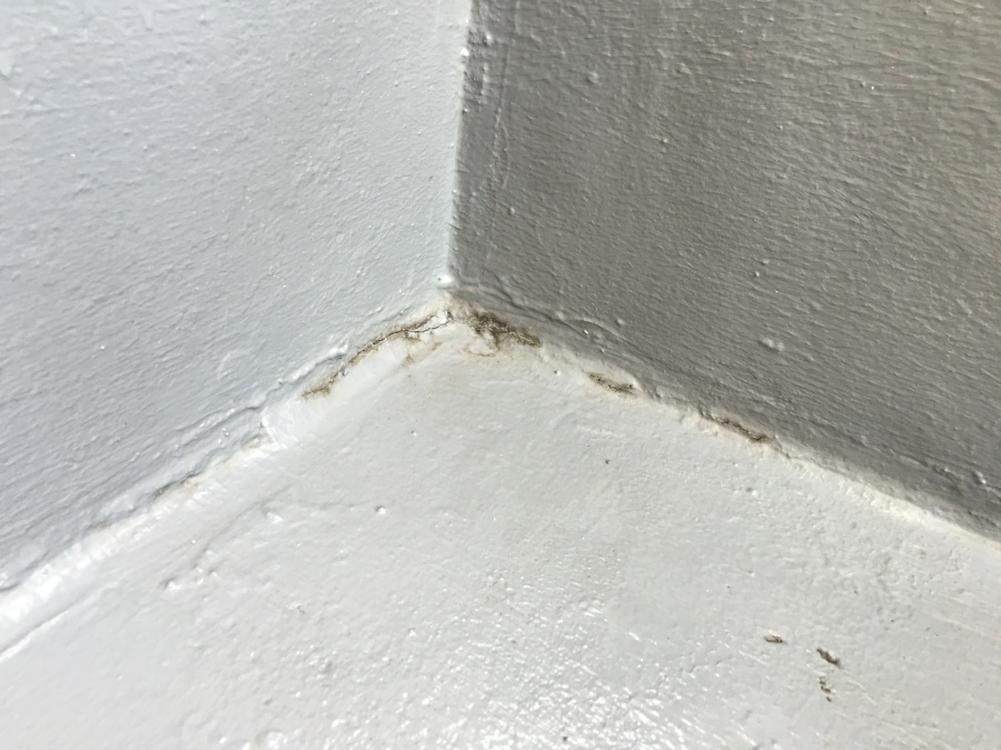 防水塗装の剥げたベランダバルコニー