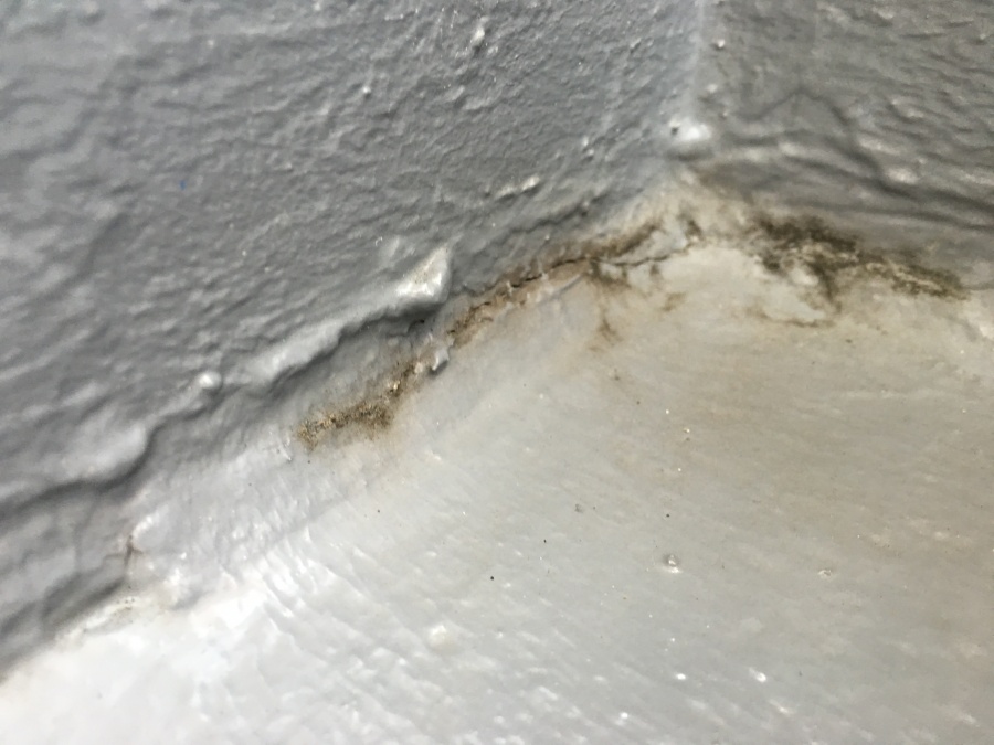 防水塗装の剥げたベランダバルコニー