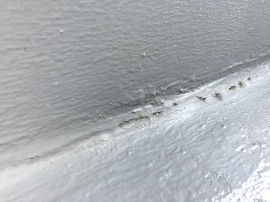 防水塗装の剥げたベランダバルコニー