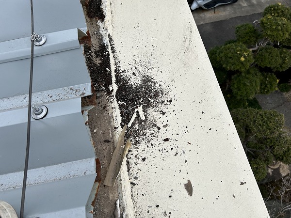 雨漏り侵入箇所穴あき