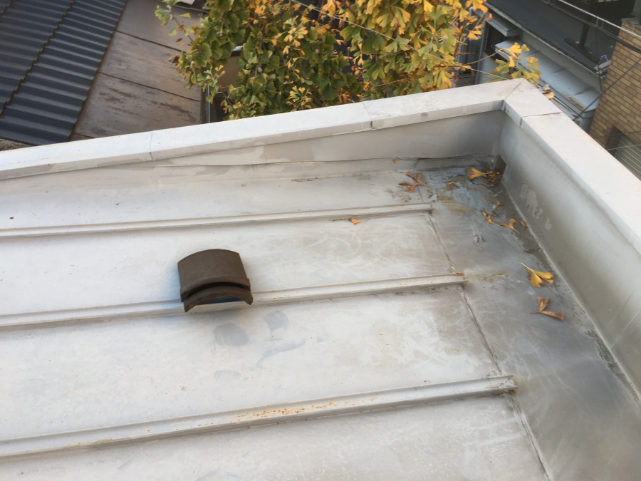 劣化した金属屋根