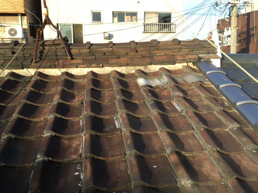 劣化した瓦屋根