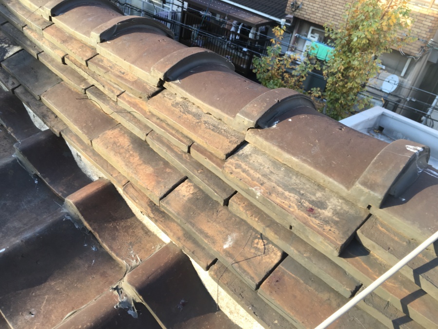 劣化した瓦屋根