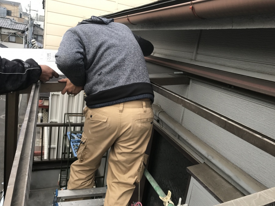 新しいポリカ波板を取り付け