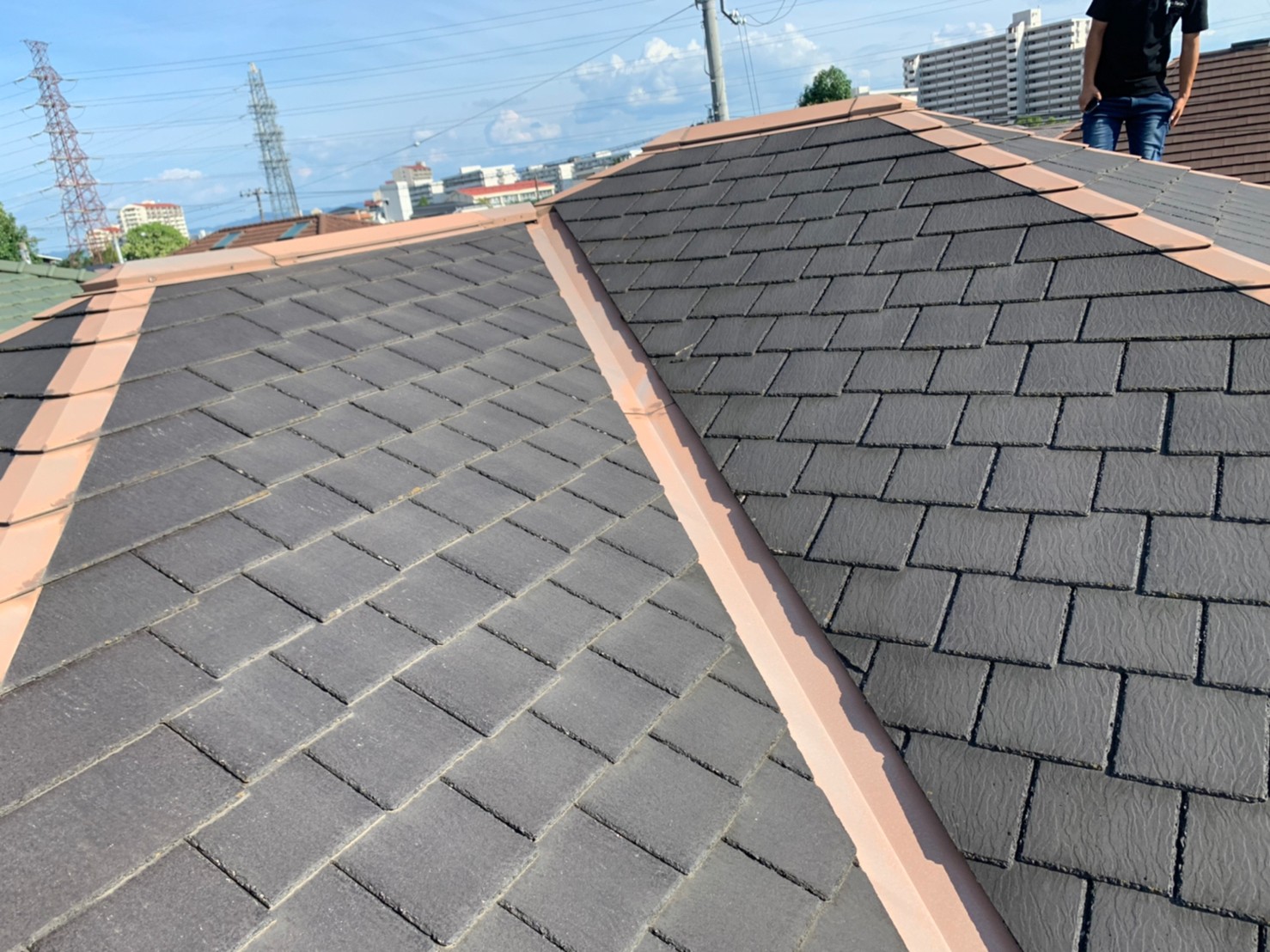 カラーベスト屋根刺し棟、谷板金