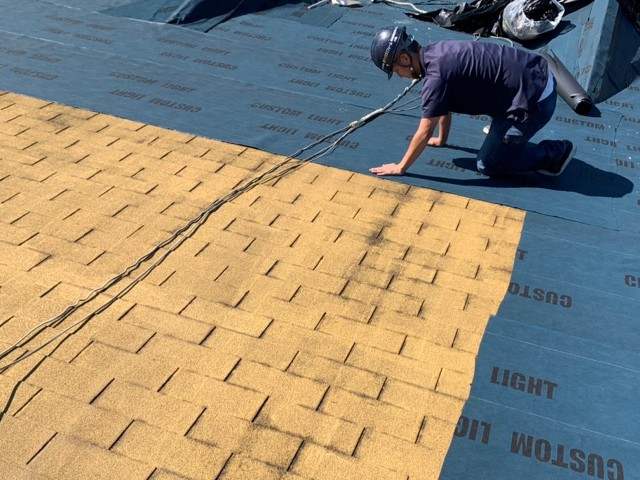 雨漏り応急処置として片面粘着ルーフィングを敷設