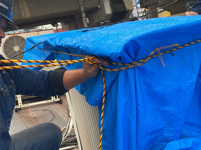 瓦棒屋根ブルーシート養生