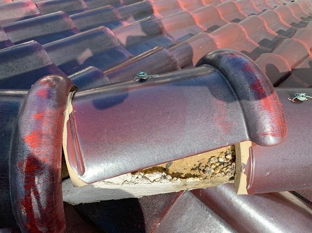 陶器瓦冠瓦ズレ