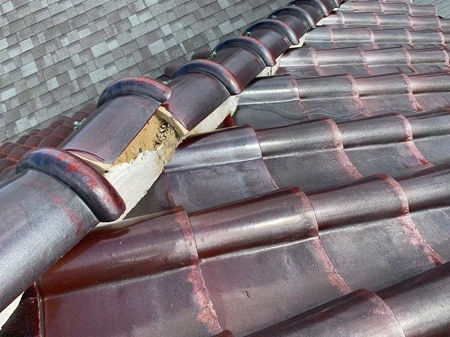 陶器瓦冠瓦ズレ