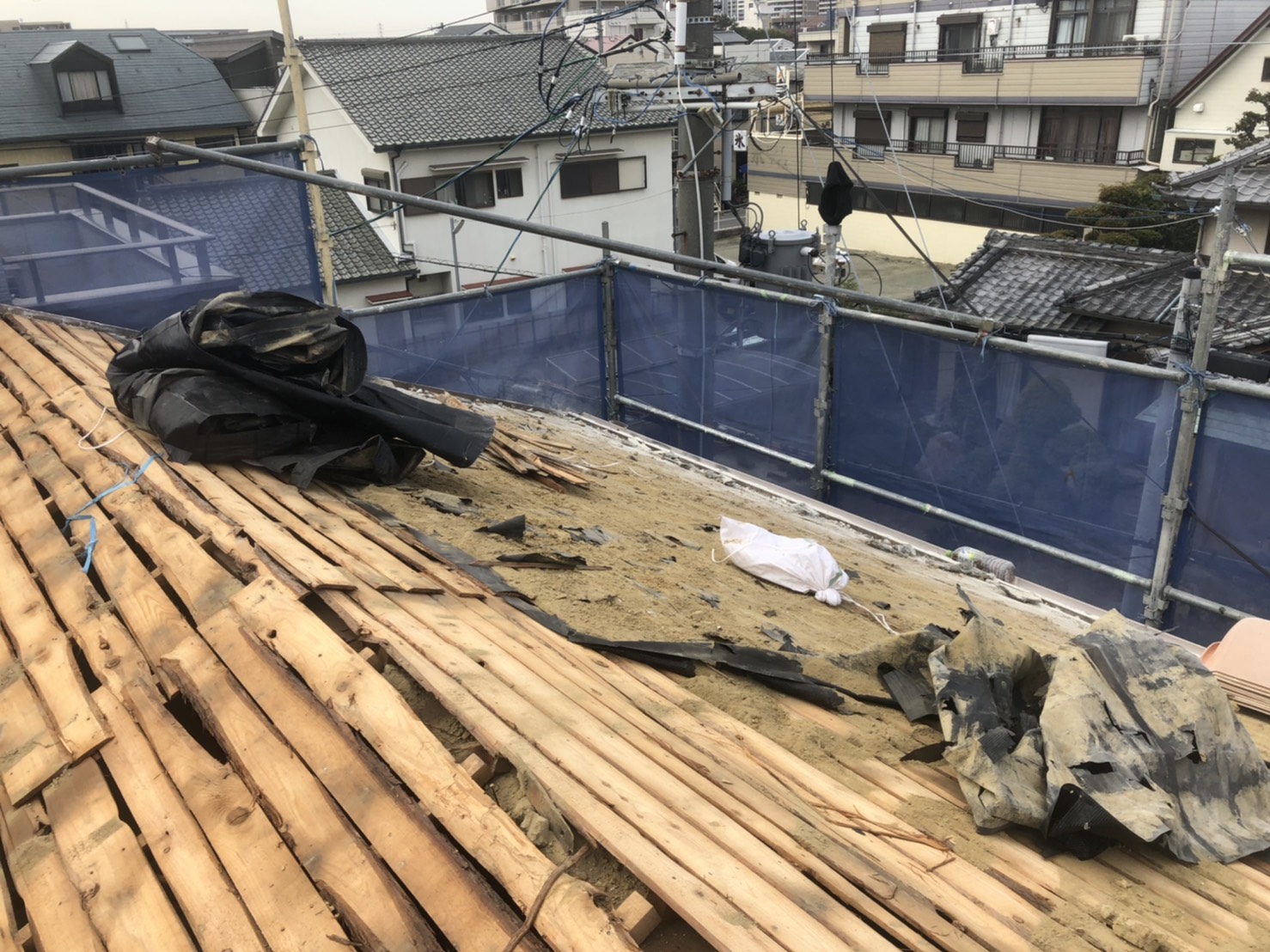 豊中市｜夏の暑さを解消！屋根葺き替え工事で通気断熱