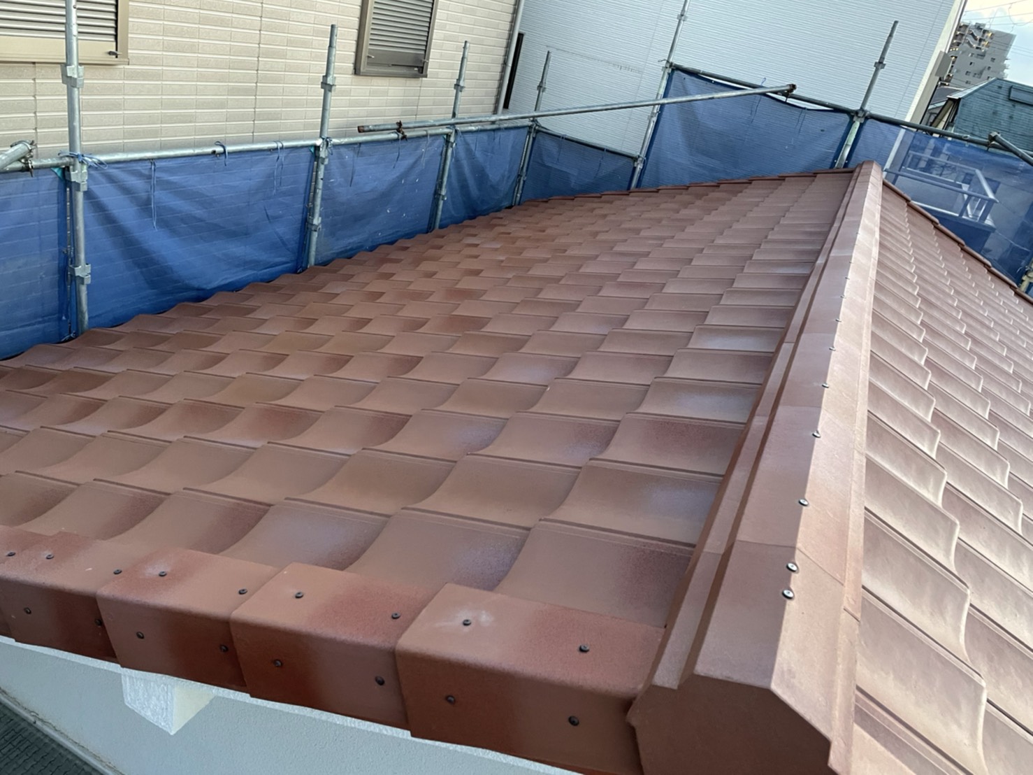 豊中市｜夏の暑さを解消！屋根葺き替え工事で通気断熱