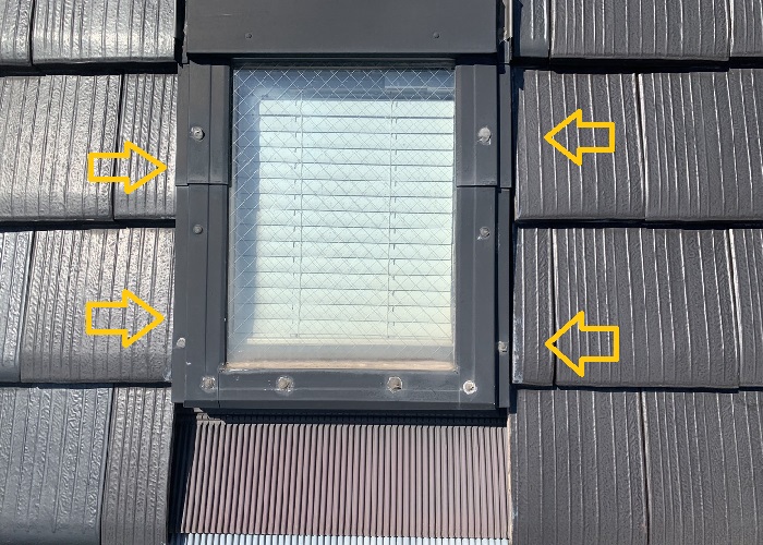 箕面市｜天窓からの雨漏り原因を徹底調査！豪雨被害の修理ポイントとは