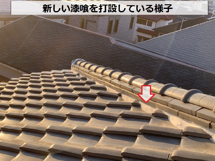 茨木市での漆喰修理で新しい漆喰を打設している様子