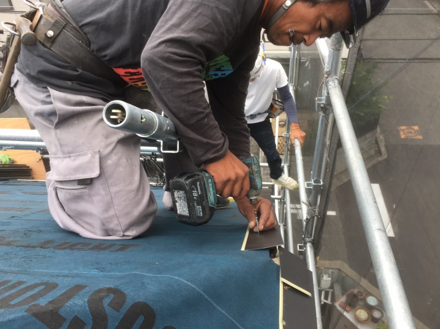 軒先唐草板金取付