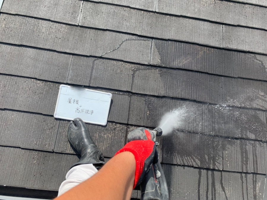 高圧洗浄でスレート屋根の汚れを除去