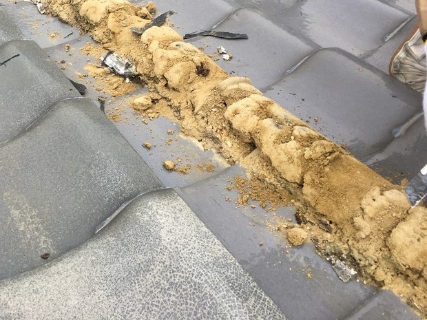 撤去した化粧棟の瓦