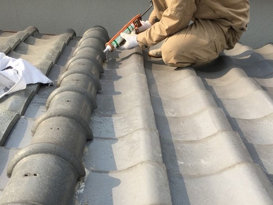 化粧棟にコーキング施工