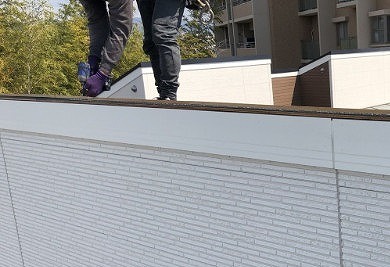 貫板をビス留め