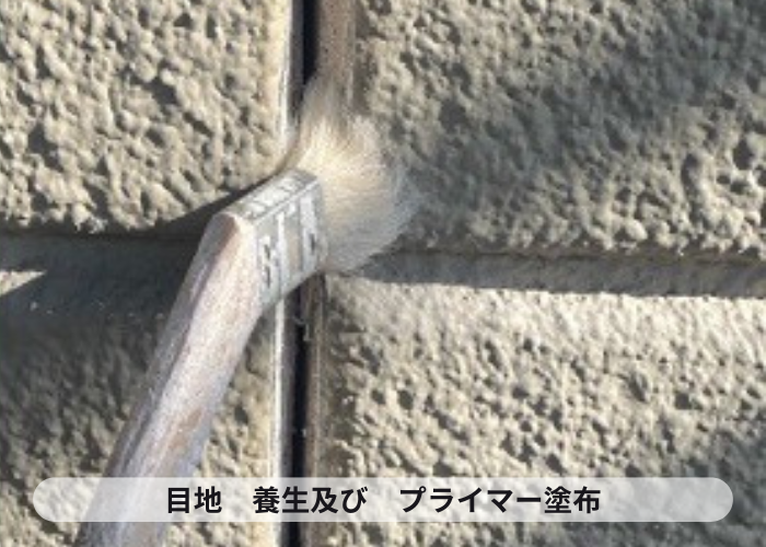 大阪市での外壁ALCの目地補修でプライマー塗布