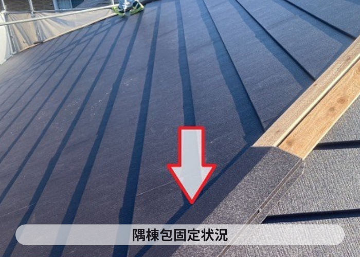 大阪市大和ハウスアパートの寄棟スレート屋根改修工事で棟板金取り付け