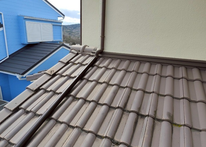 大阪市で下屋根上の這樋部分補修でパイプを取り替えた後の様子