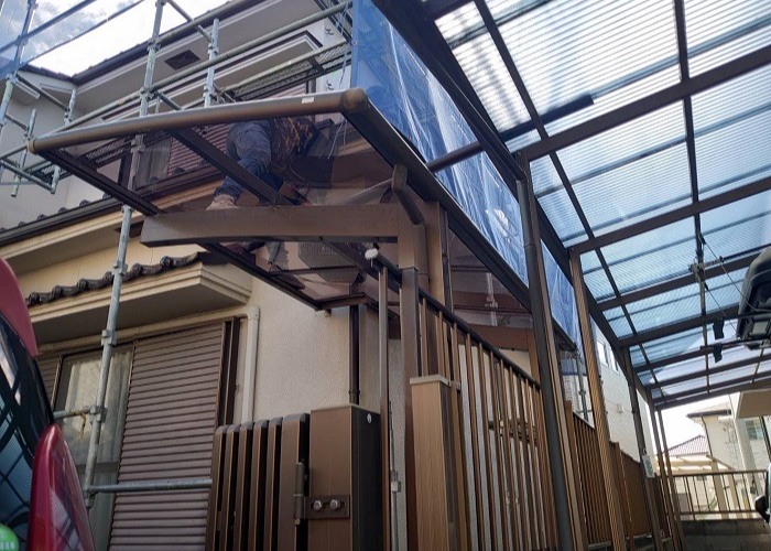 サイクルポートの屋根貼り替え完了