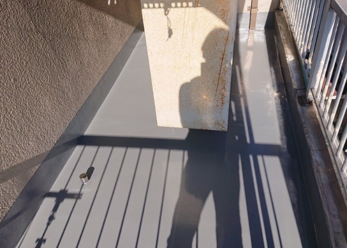 大阪市でバルコニーへの防水工事としてウレタン防水通気緩衝工法完了