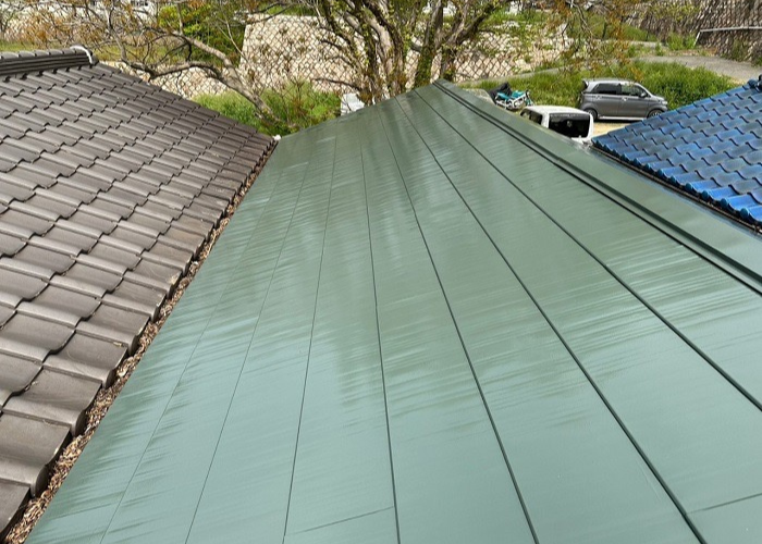 ガルバリウム鋼板屋根への上塗り完了