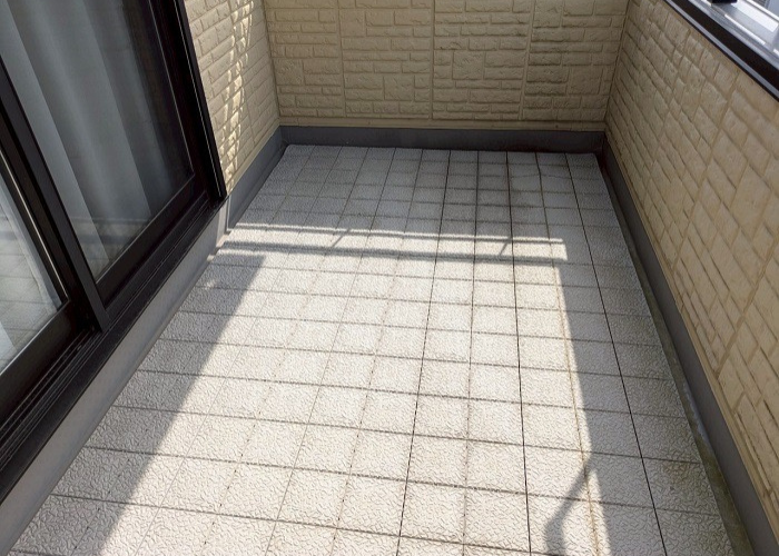 吹田市 大和ハウス戸建てのベランダシート防水を優良業者が貼り換える前の様子