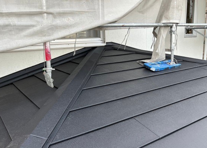 屋根勾配の緩い屋根カバー工事完了