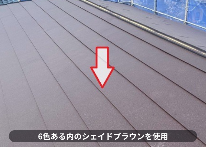 大阪市で寄棟の平型スレート屋根へ断熱屋根材をカバー工事でシェイドブラウンを使用
