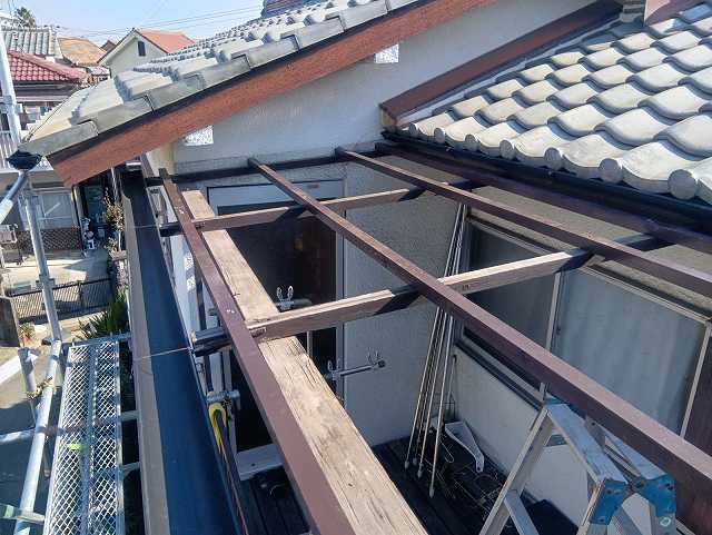 完工　ベランダ屋根　枠