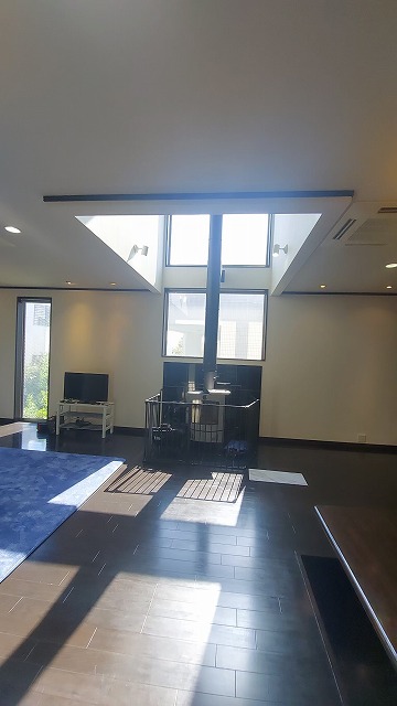 問題の暖炉です。街の屋根やさん明石・神戸店