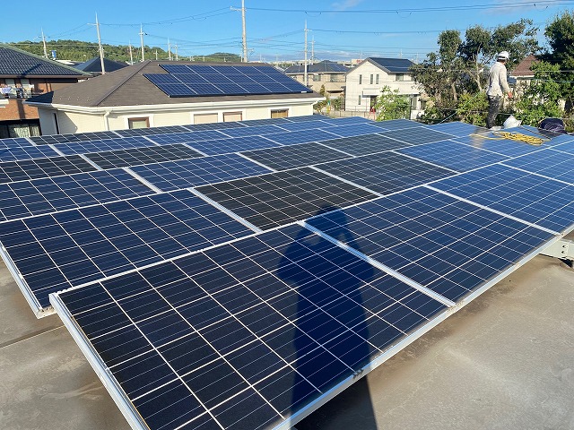 陸屋根　太陽光パネル