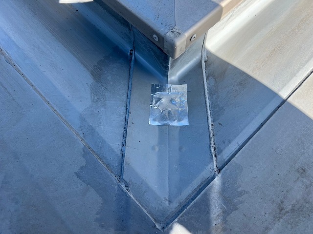 防水シート　破れ　補修