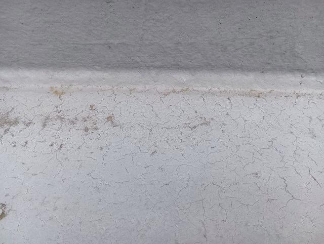 ベランダ防水　劣化　亀裂