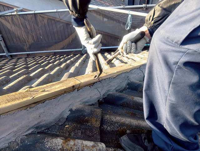 瓦　屋根　既存の木をとる