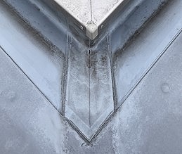 防水シート　隅　ひび