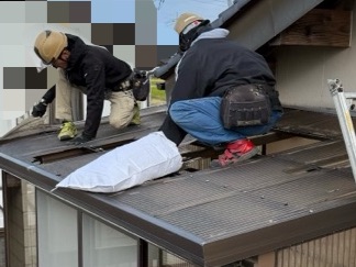 ポリカ波板交換の為剥がします