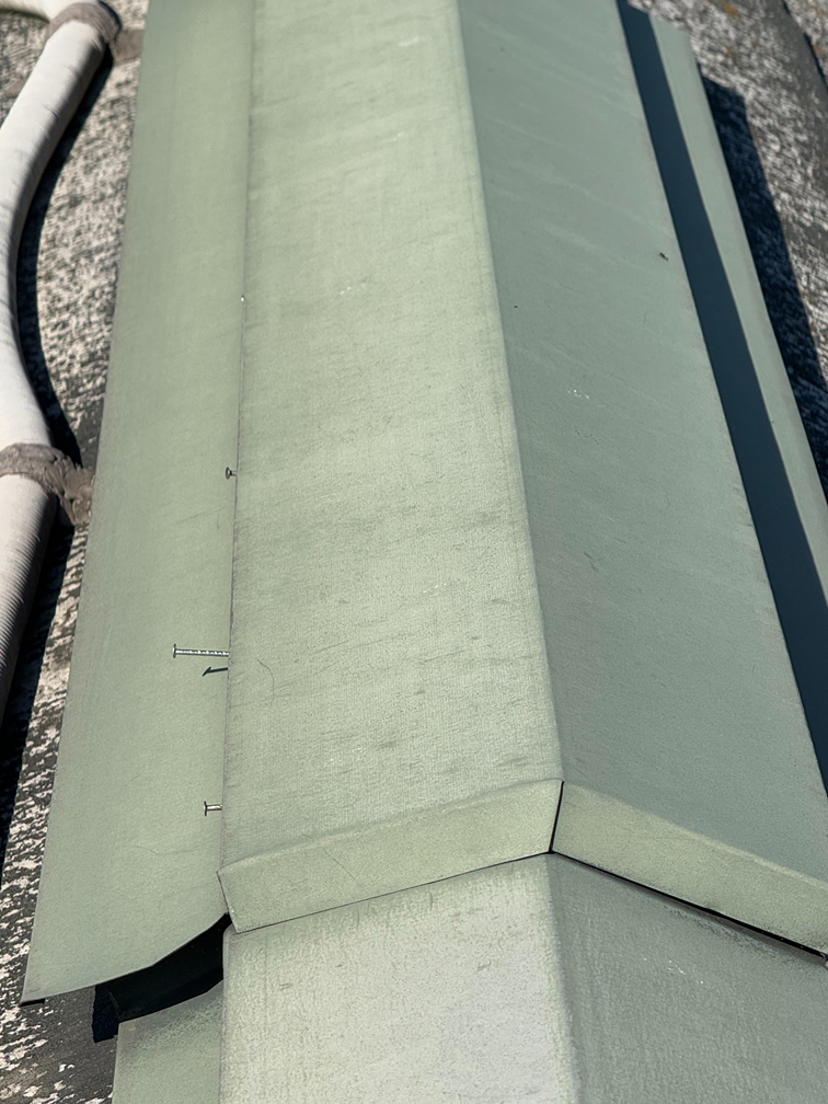 棟板金の釘浮き