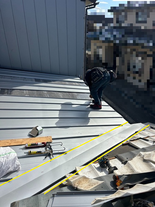 新しい谷板金を設置