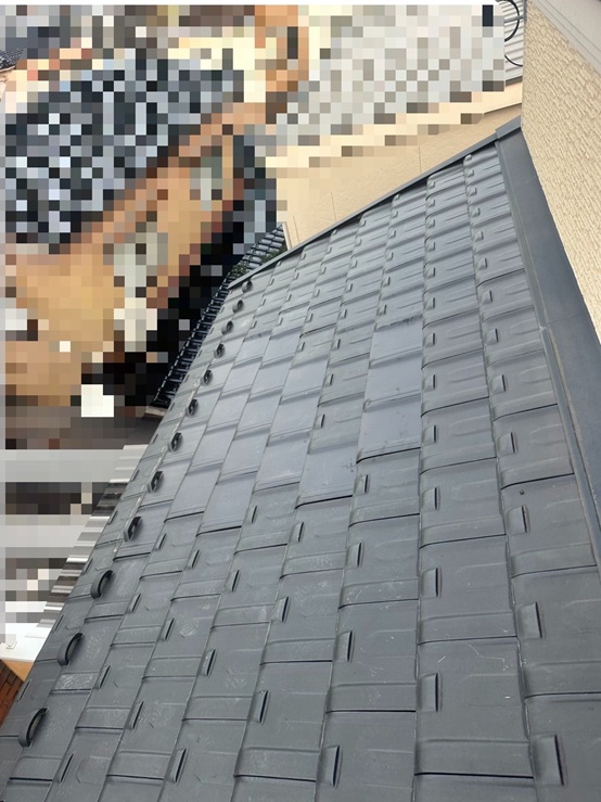 天窓を塞ぎ瓦を設置