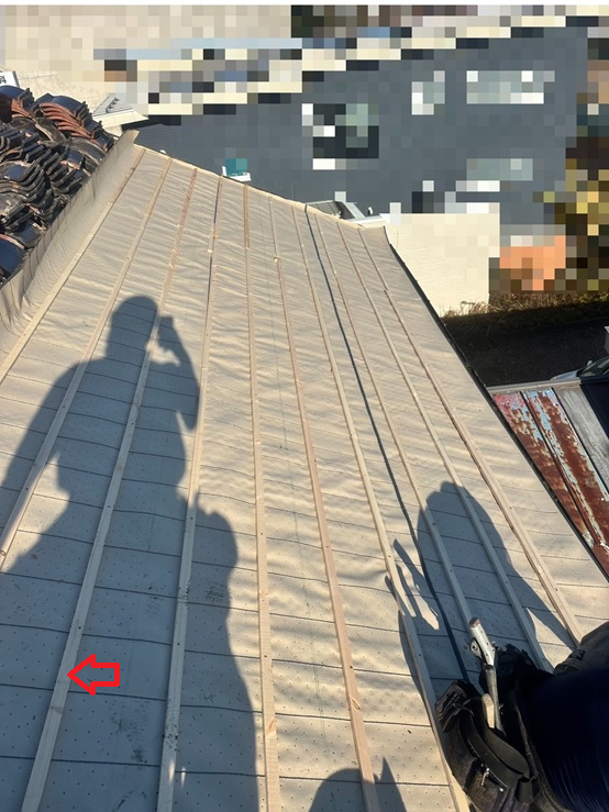 防水シートと瓦桟を設置