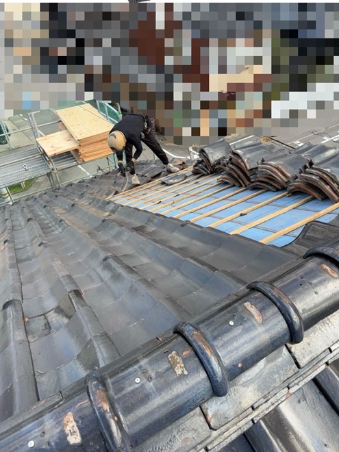 瓦を外して撤去